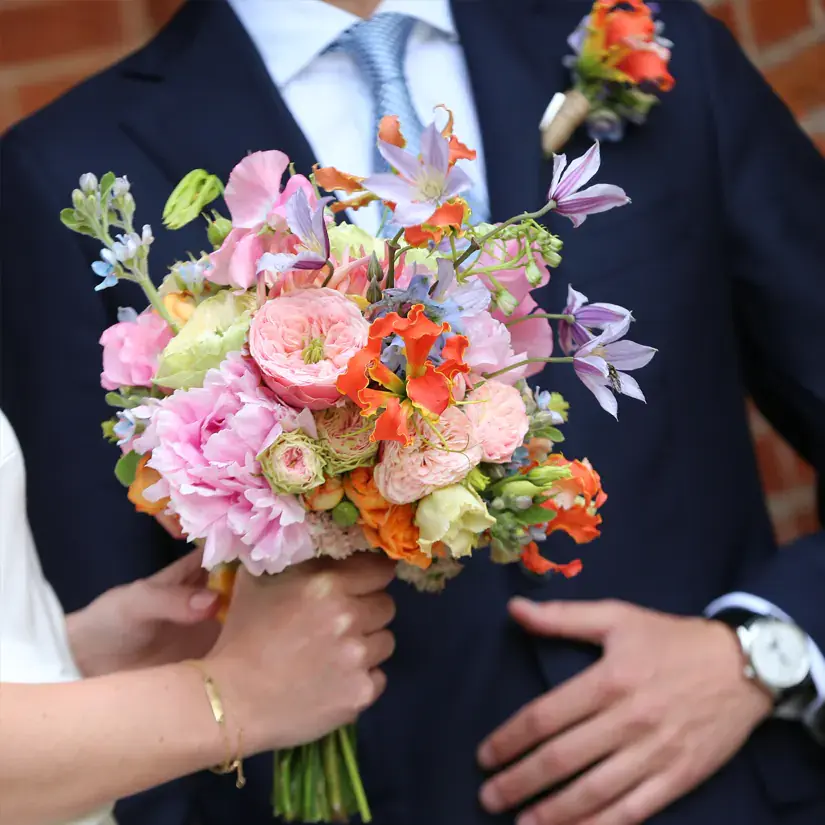 Bruidsboeket met zachte pastel kleuren door Pasmans Bloemen